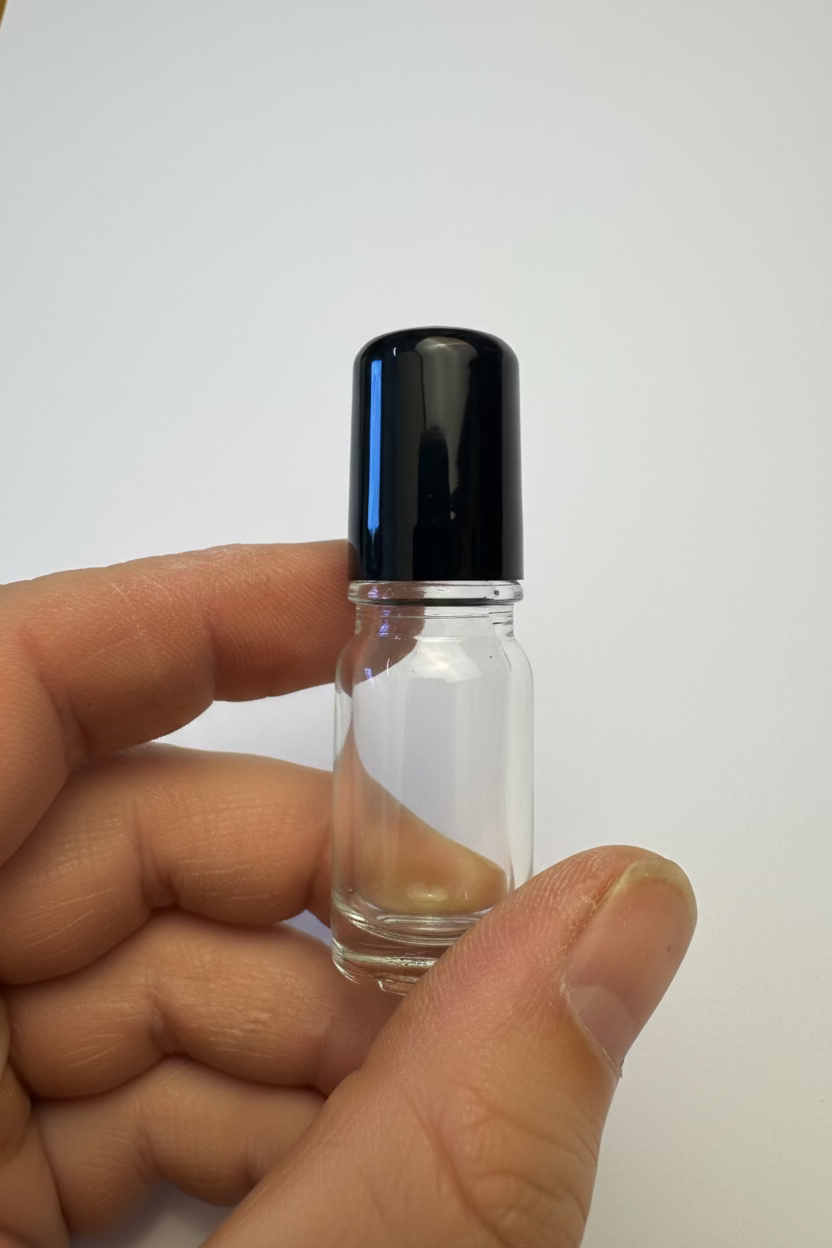 DIN18 Stainless Steel Roller Ball with Gloss Black plastic Cap for Roll-On Bottles (better value)