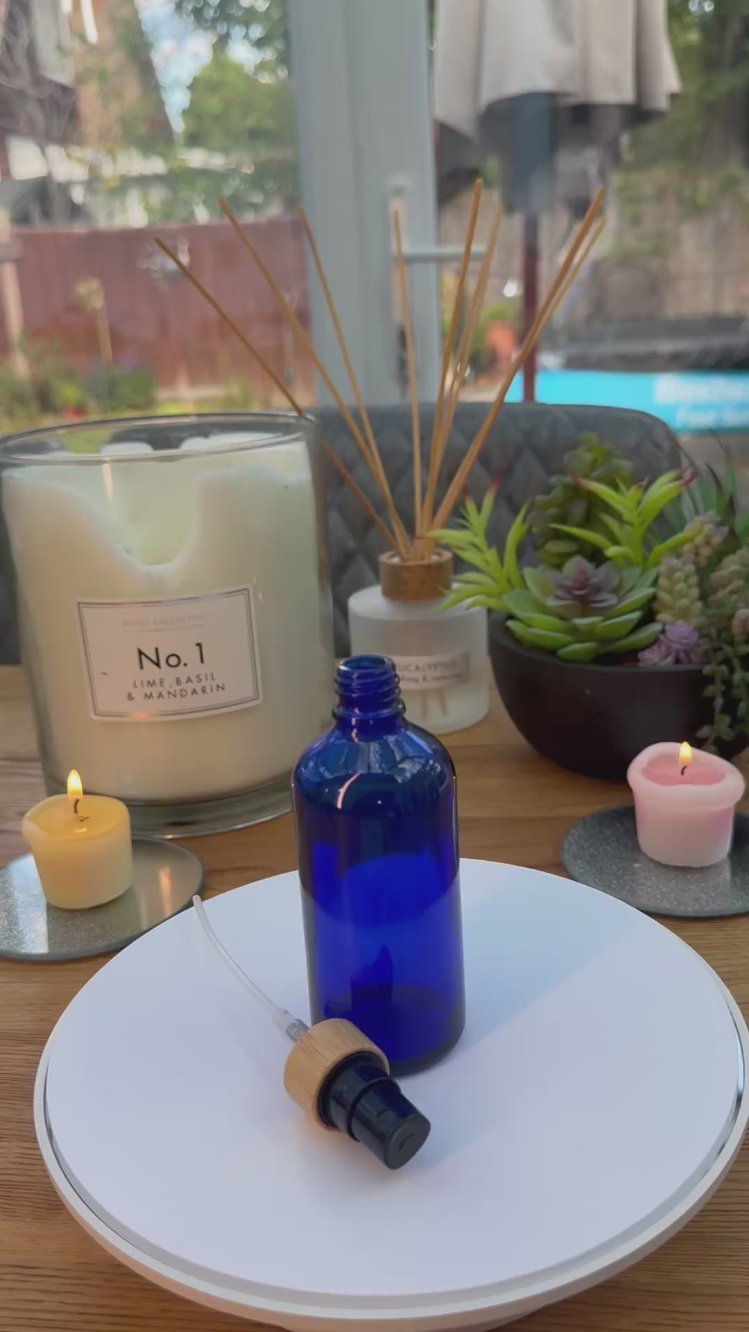 100ml blue glass Bottle with Bamboo and black atomiser carousel
