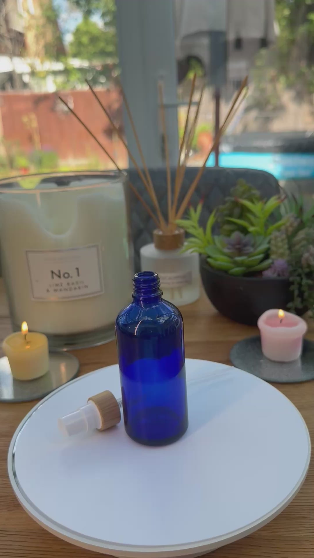 100ml blue glass Bottle with Bamboo and white atomiser carousel