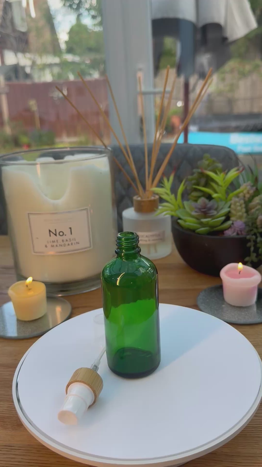100ml green glass Bottle with Bamboo and white  atomiser carousel