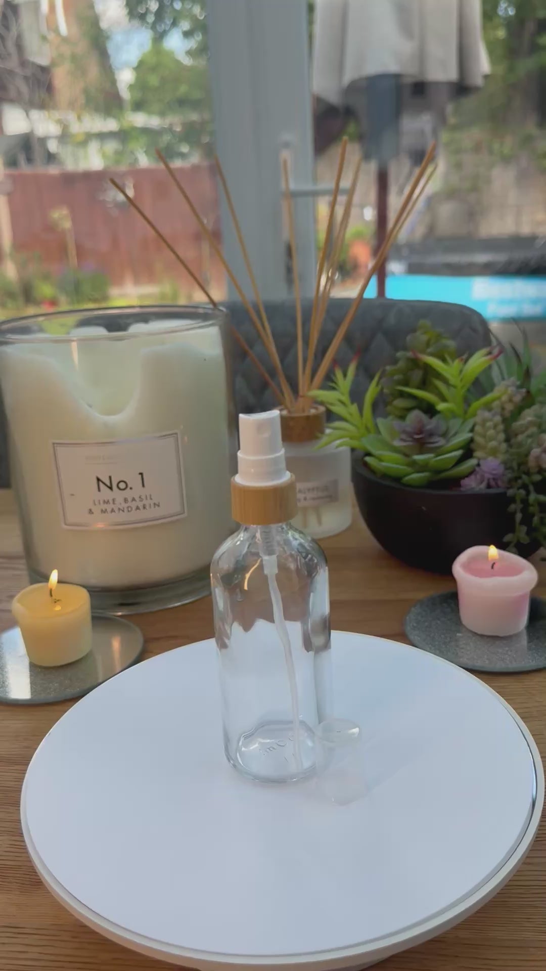 100ml Clear glass Bottle with Bamboo and white  atomiser carousel